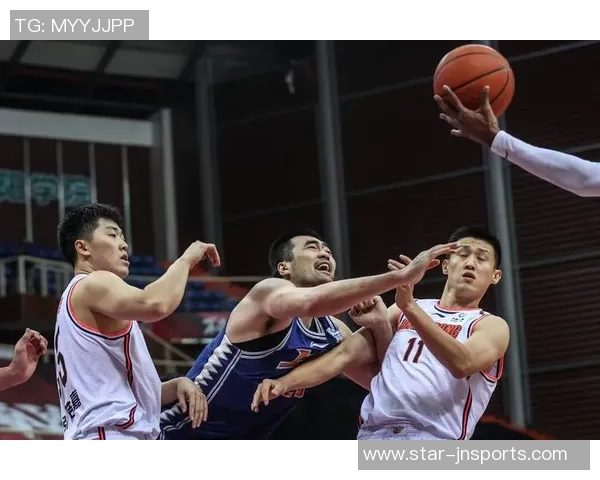 上海篮球队实力引发热议球迷对球队表现的看法与争议分析